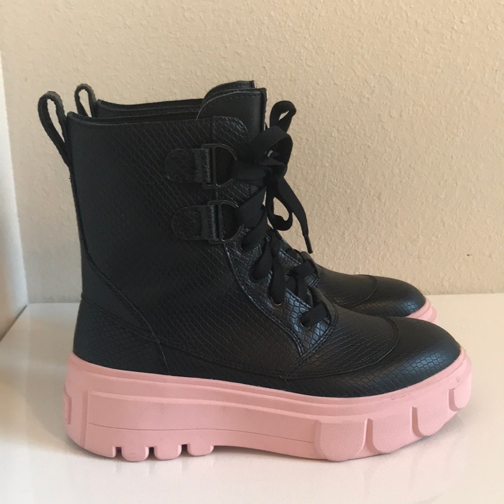 Sorel Black and Pink Ankle Waterproof Rain Boots - Women’s 9 - Picture 5 of 7